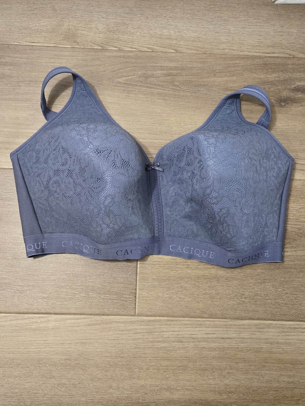 Cacique Lightly Lined Lace Overlay Wireless Floral Gray Bra Casual Chic Size 44G